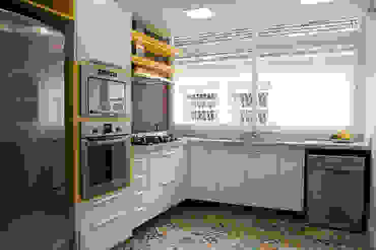 homify Modern kitchen Yellow