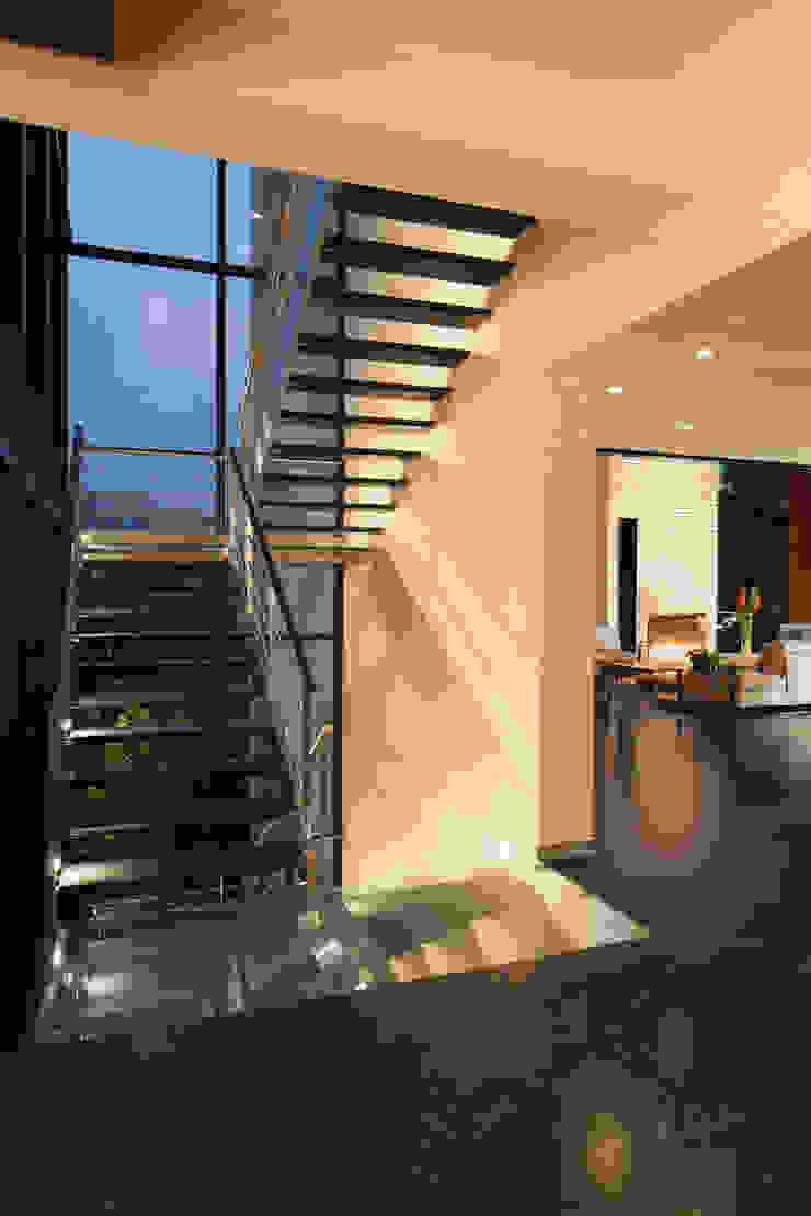 grupoarquitectura Minimalist corridor, hallway & stairs