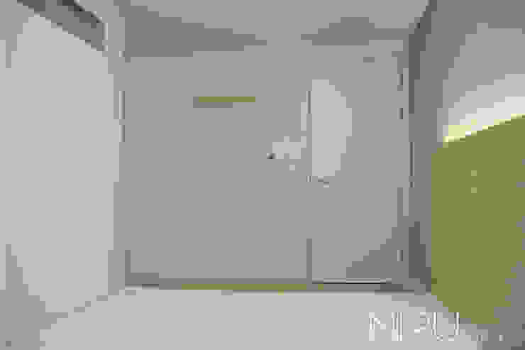미루디자인 Camera da letto moderna