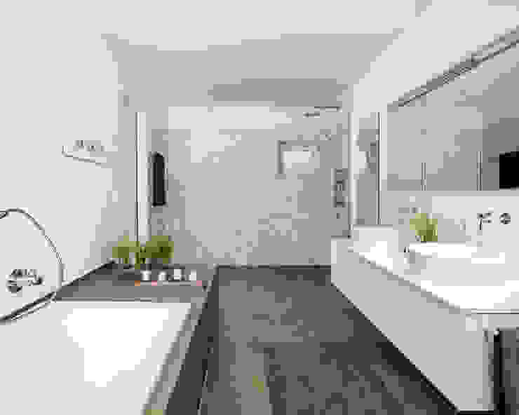 Objekt 254, meier architekten zürich meier architekten zürich Modern bathroom Bathtubs & showers