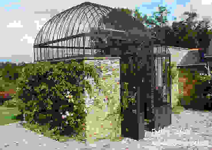 Cabanes , Frédéric TABARY Frédéric TABARY Сад в эклектичном стиле Железо / Сталь Многоцветный Беседки и теплицы