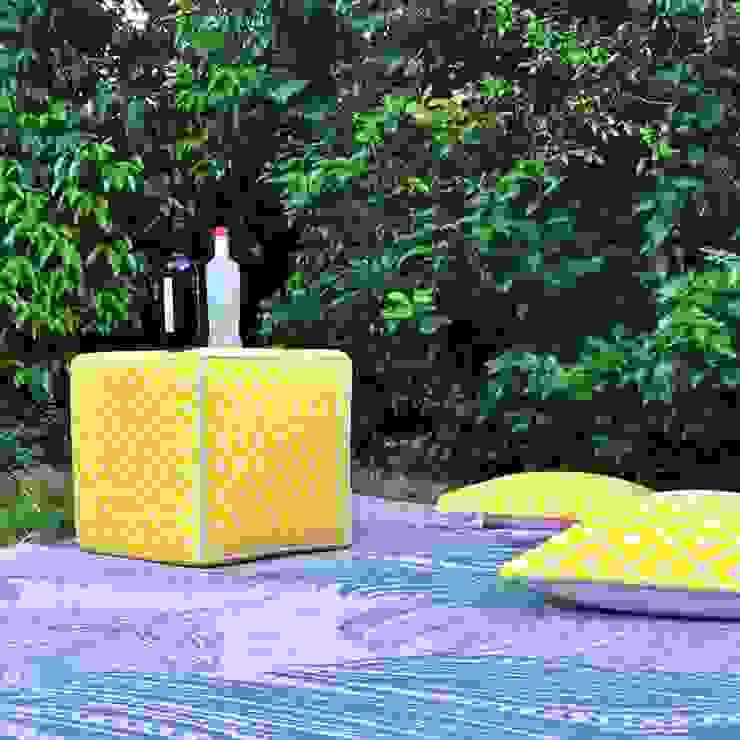 Indoor/outdoor plastic poufs homify