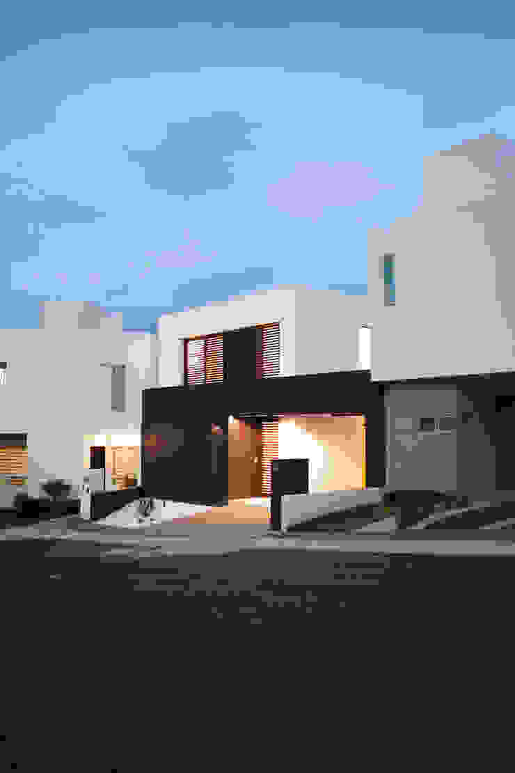 DE NOCHE Región 4 Arquitectura Casas de estilo minimalista