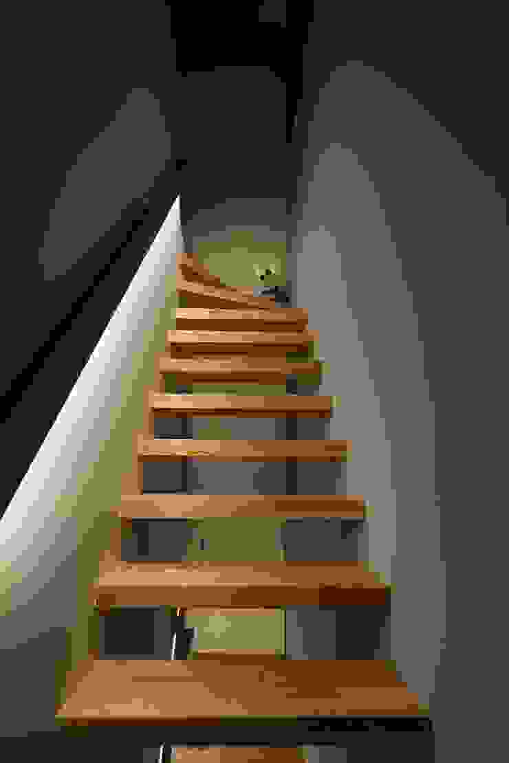 向山建築設計事務所 Modern corridor, hallway & stairs