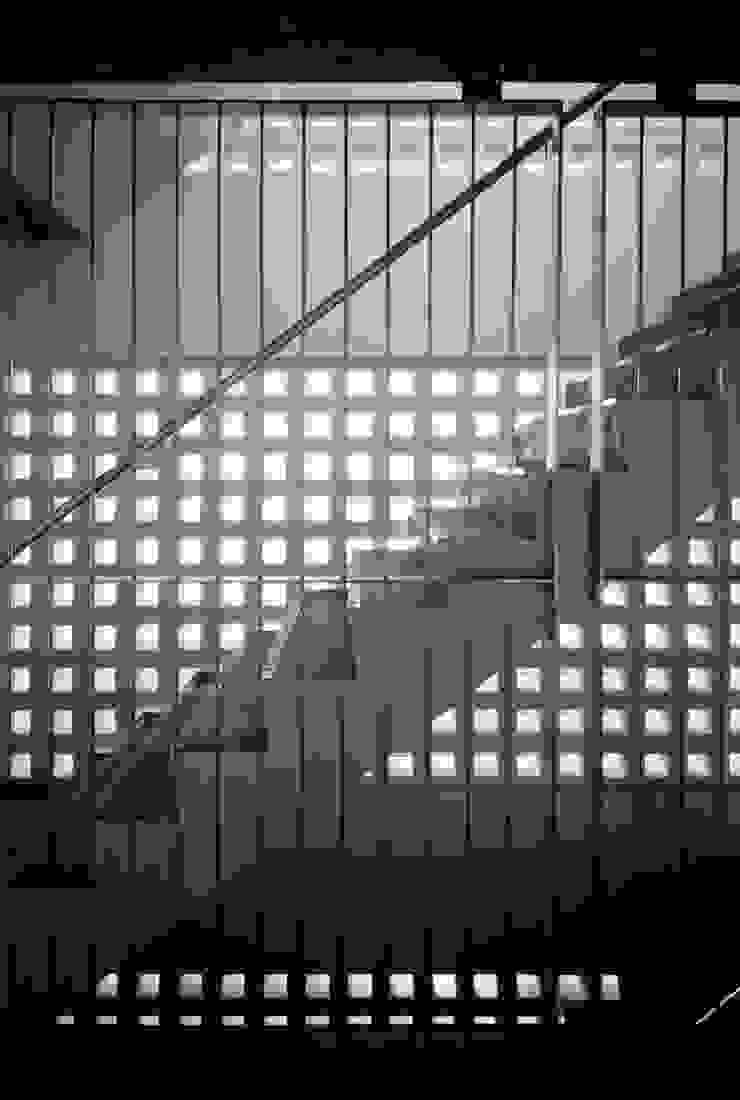 向山建築設計事務所 Moderner Flur, Diele & Treppenhaus