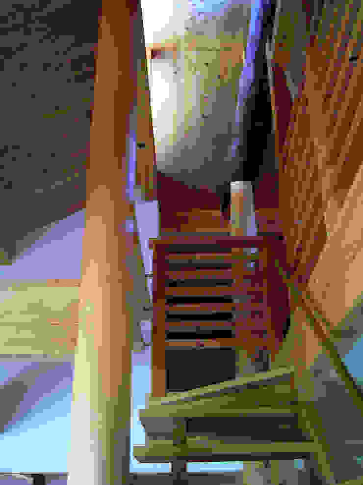 計画工房 辿 Eclectic style corridor, hallway & stairs Solid Wood