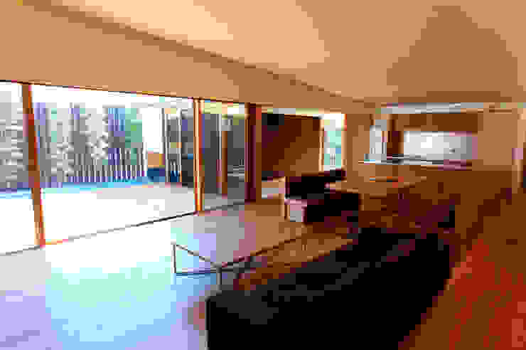 株式会社コヤマアトリエ一級建築士事務所 Salones modernos