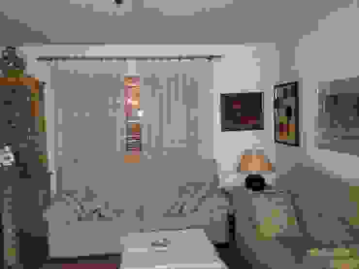 Modern living room by acertus Modern