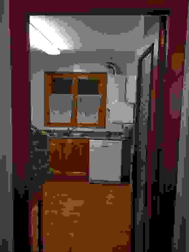 Modern kitchen by acertus Modern