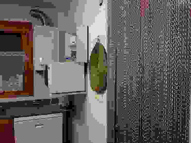 Modern bathroom by acertus Modern