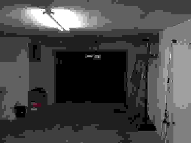 Modern living room by acertus Modern