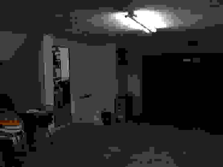 Modern garage/shed by acertus Modern