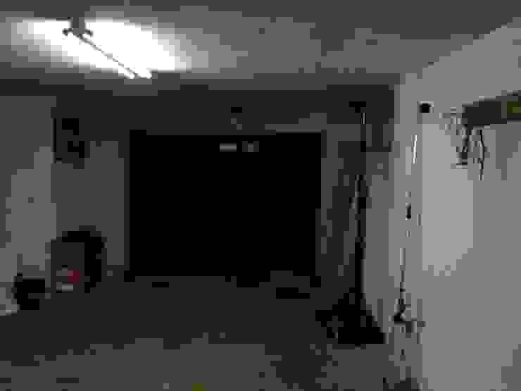 Modern garage/shed by acertus Modern