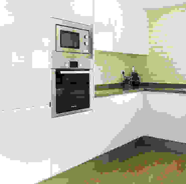 Modern kitchen by acertus Modern