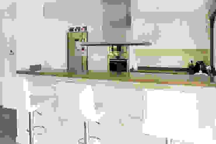 Modern kitchen by acertus Modern