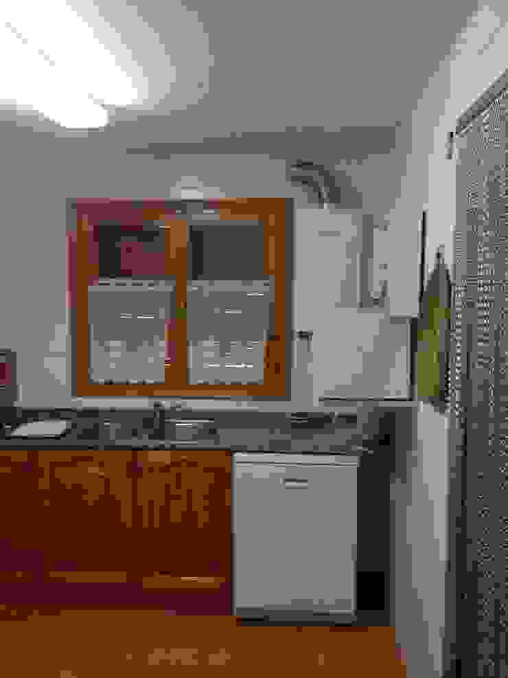 Modern kitchen by acertus Modern