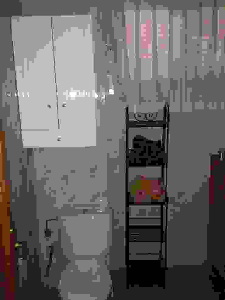 Modern bathroom by acertus Modern