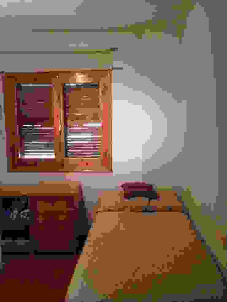 Modern style bedroom by acertus Modern