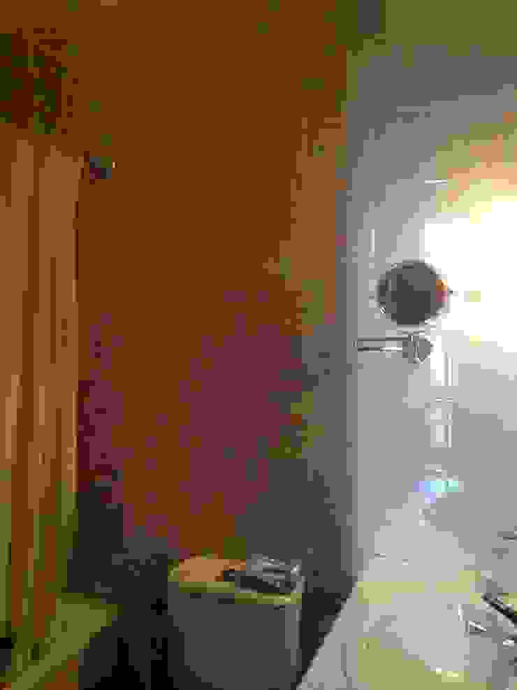 Modern bathroom by acertus Modern