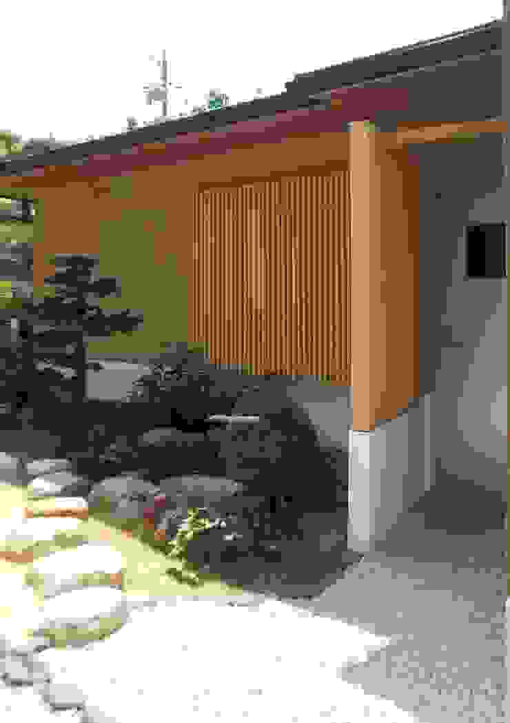 ぬくもりのある落ち着いた居住空間 !!守山の家S邸 モダンな 家 の アンドウ設計事務所 モダン