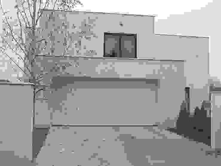 Cyryl House 360, ŁUKASZ ŁADZIŃSKI ARCHITEKT ŁUKASZ ŁADZIŃSKI ARCHITEKT Modern garage/shed