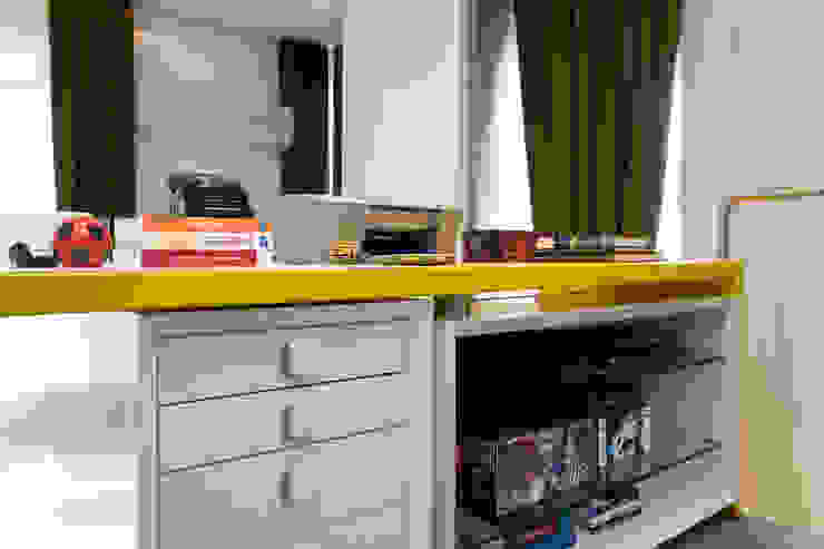 Loft no bairro Jardim Paulista EVELIN SAYAR ARQUITETURA E INTERIORES Quartos modernos