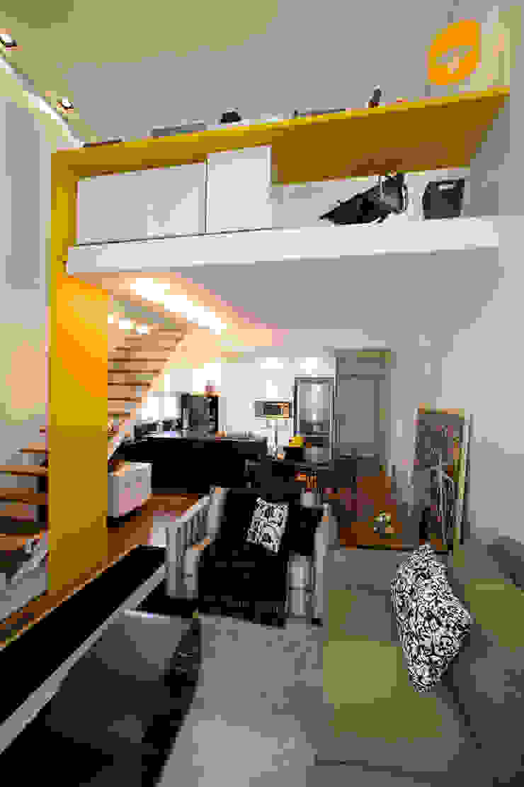 Loft no bairro Jardim Paulista EVELIN SAYAR ARQUITETURA E INTERIORES Salas de estar modernas
