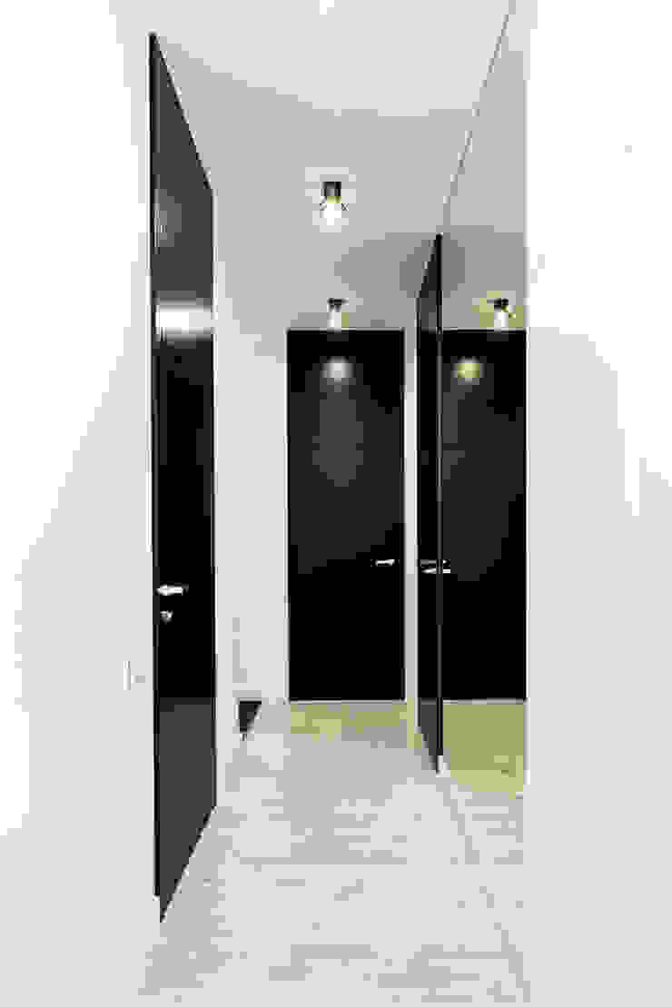 Corredores, halls e escadas modernos por Anna Maria Sokołowska Architektura Wnętrz Moderno