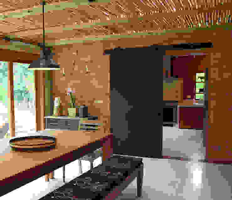 FLAVIO BERREDO ARQUITETURA E CONSTRUÇÃO Colonial style dining room