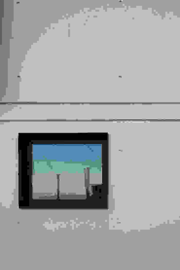 FPA - filipe pina arquitectura Puertas y ventanas minimalistas