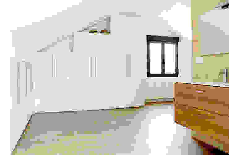 Modern style bedroom by acertus Modern