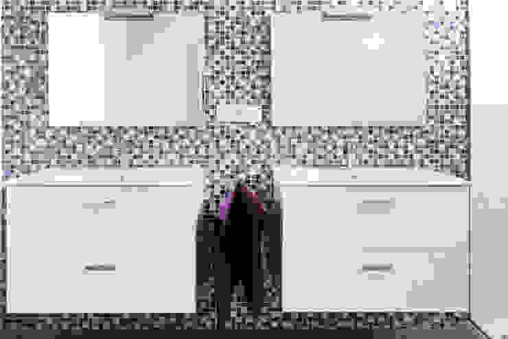 Modern bathroom by acertus Modern Wood Wood effect