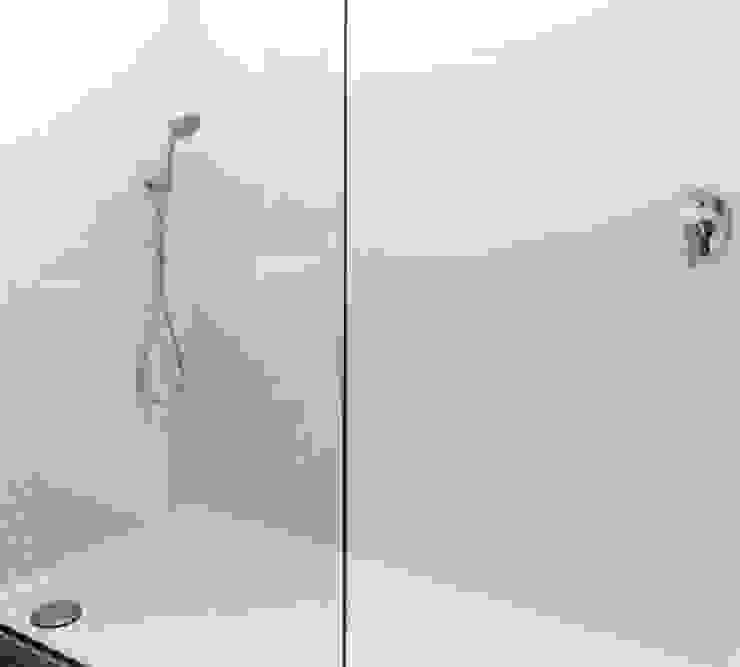 Modern bathroom by acertus Modern