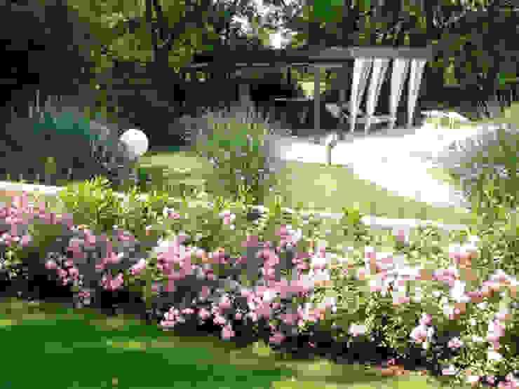 Giardino di casa privata - Verolavecchia (Bs), matiteverdi matiteverdi Moderner Garten