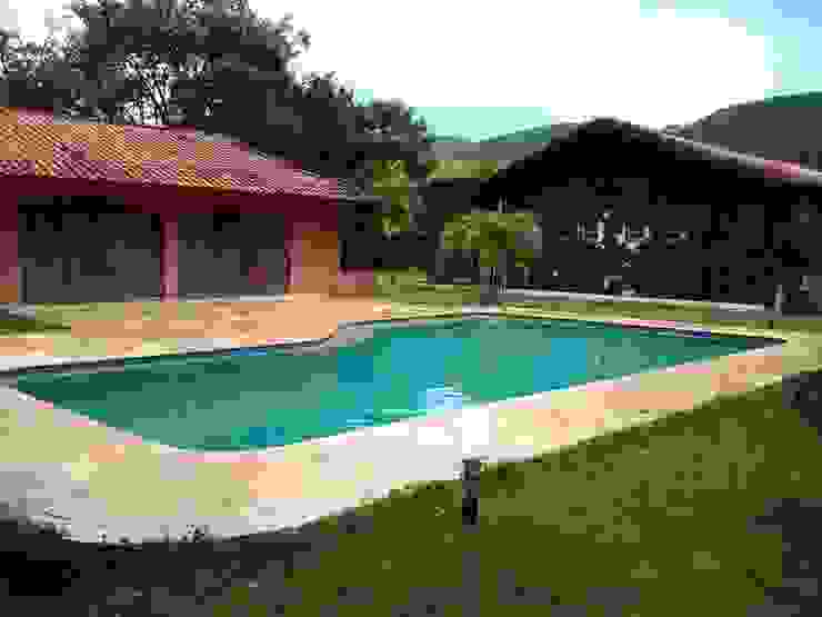 homify Colonial style pool