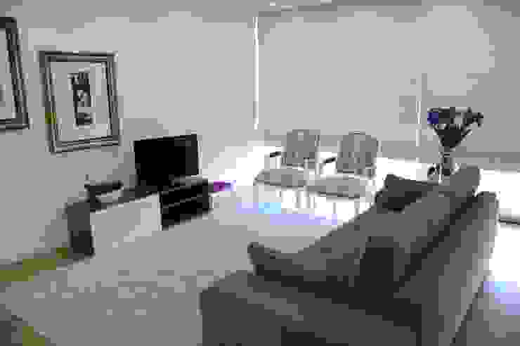 Modern living room by LA BOISERIE, by Atelier Ana Pereira Modern