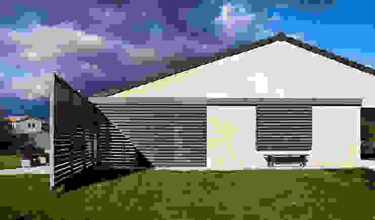 Casa de campo en Ancín. Fachada Ignacio Quemada Arquitectos Casas minimalistas Rojo