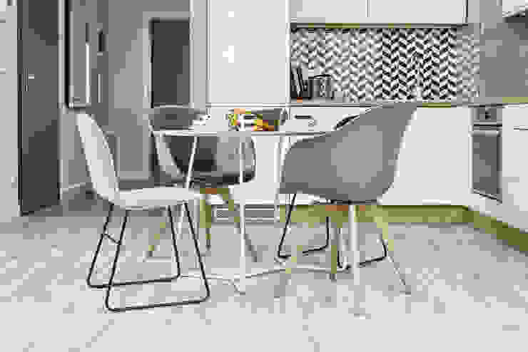 MIESZKANIE POKAZOWE NA OŁTASZYNIE Skandynawski salon od Q2Design Skandynawski