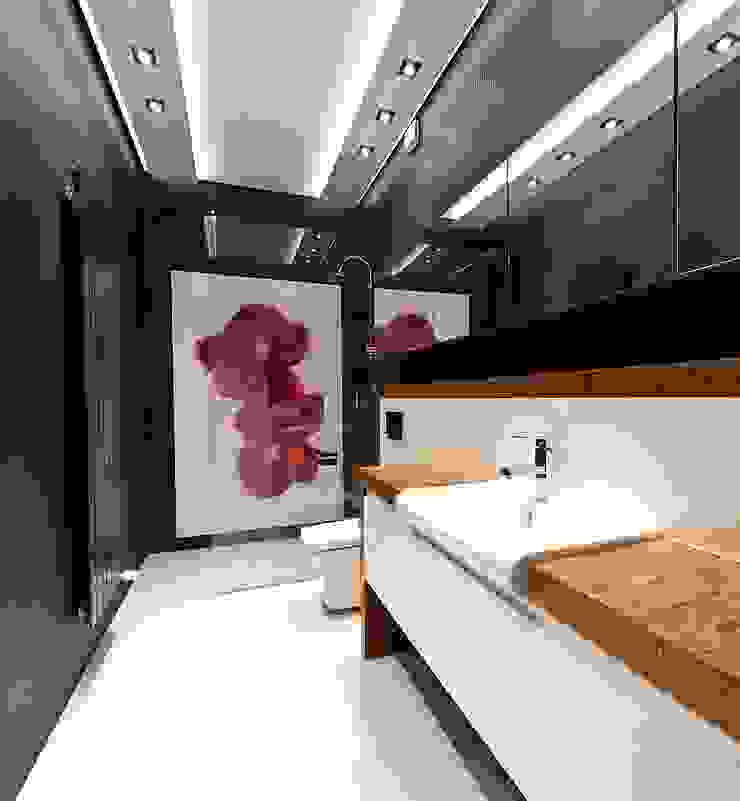 homify Modern Bathroom