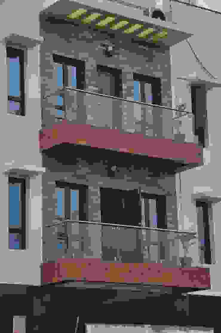 Dr.Z.S.'s Residential House DESIGNER GALAXY Modern balcony, veranda & terrace