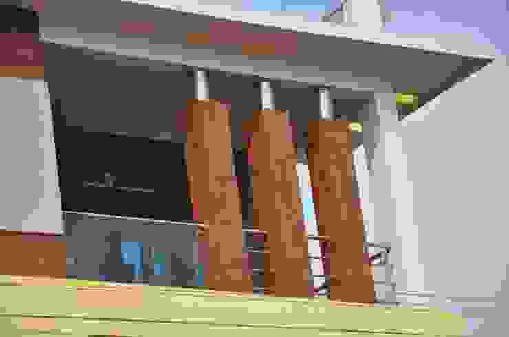 Dr.Z.S.'s Residential House DESIGNER GALAXY Modern houses