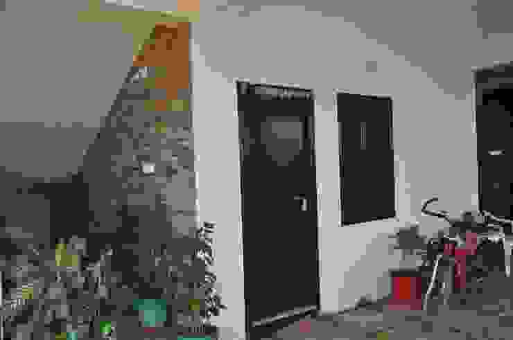 Dr.Z.S.'s Residential House DESIGNER GALAXY Modern garage/shed