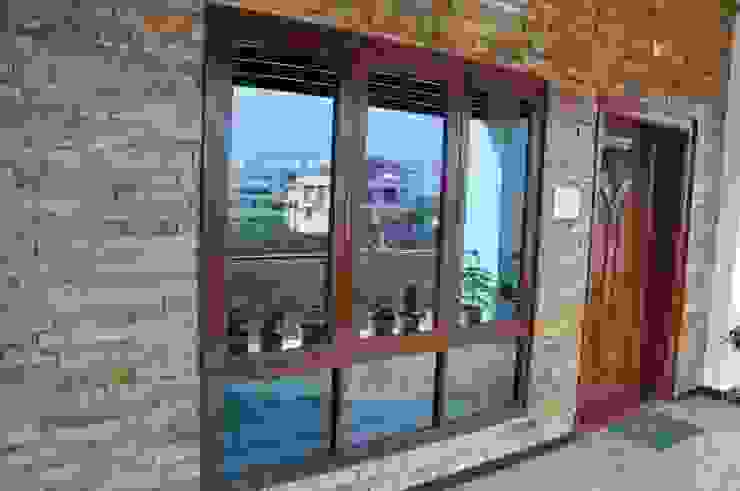 Dr.Z.S.'s Residential House DESIGNER GALAXY Modern balcony, veranda & terrace