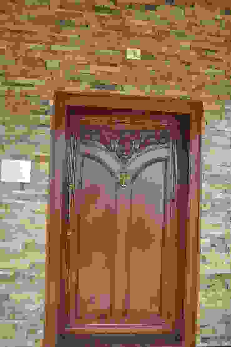 Dr.Z.S.'s Residential House DESIGNER GALAXY Modern walls & floors