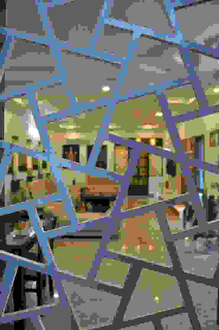 Dr.Z.S.'s Residential House DESIGNER GALAXY Modern living room