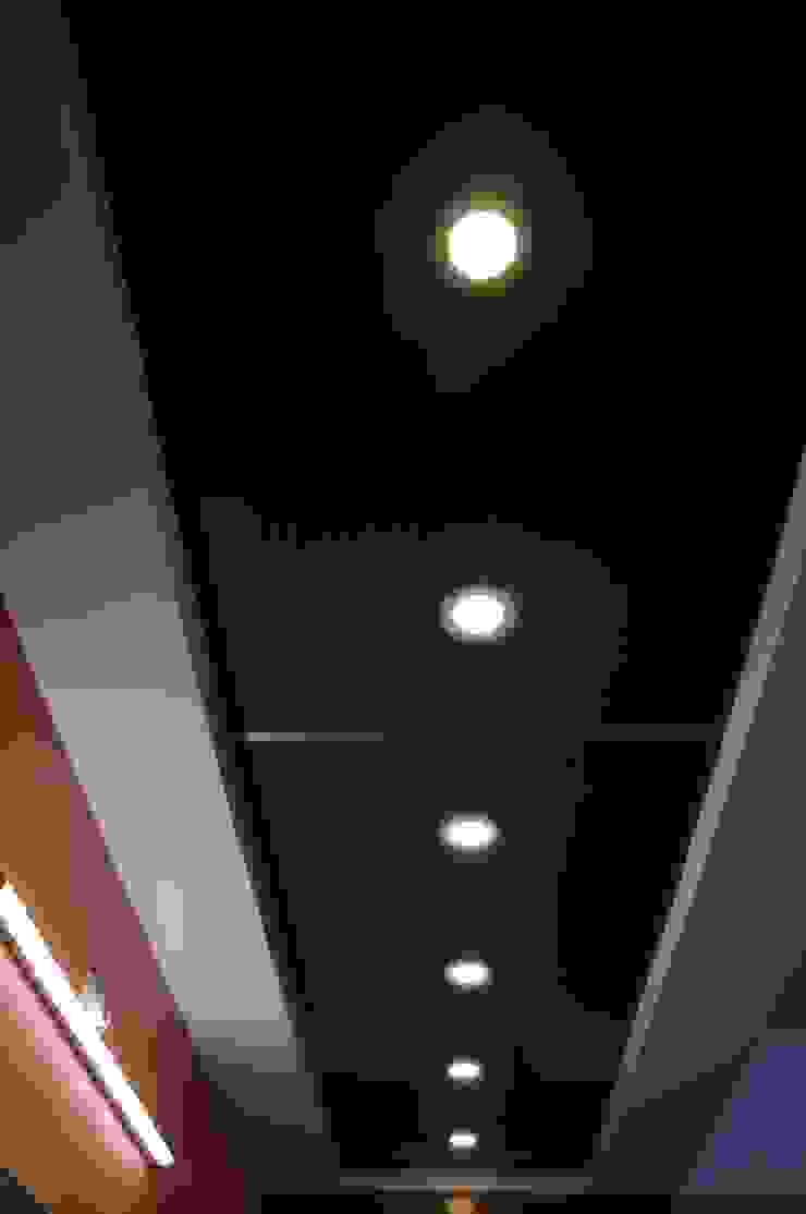 Dr.Z.S.'s Residential House DESIGNER GALAXY Modern living room