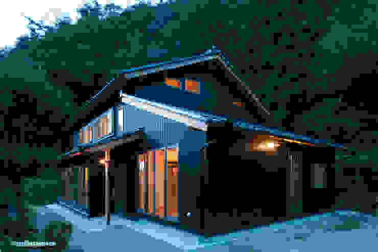 森の中の曾おじいちゃんが造った家 La casa en el bosque que el bisabuelo hecho. アグラ設計室一級建築士事務所 agra design room カントリーな 家