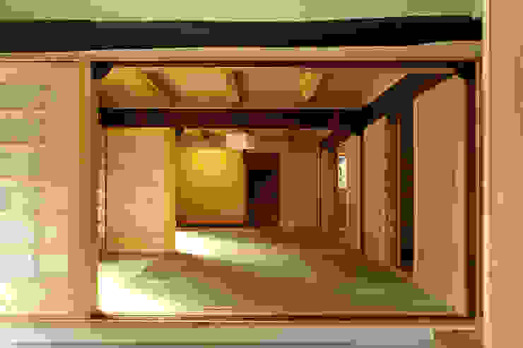 面積は同じなのに、広くなった続き和室 La habitación de estilo japonés que parece ser más amplia que antes. アグラ設計室一級建築士事務所 agra design room カントリーデザインの リビング