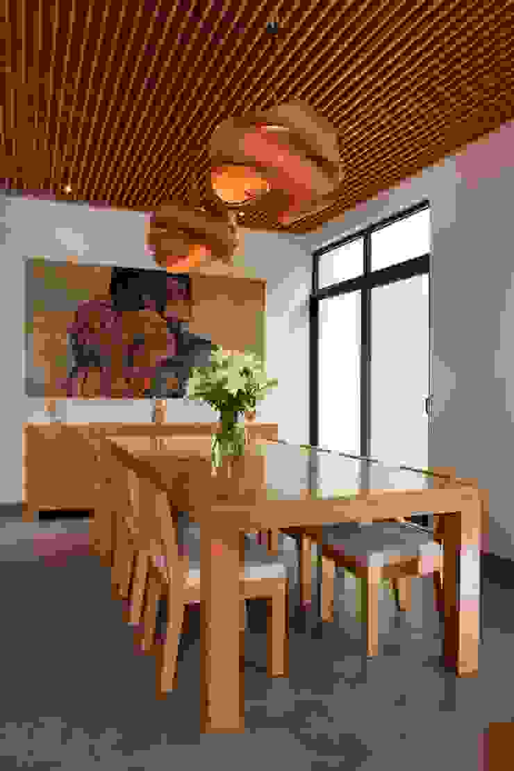LGZ Taller de arquitectura Ruang Makan Modern Kayu Wood effect