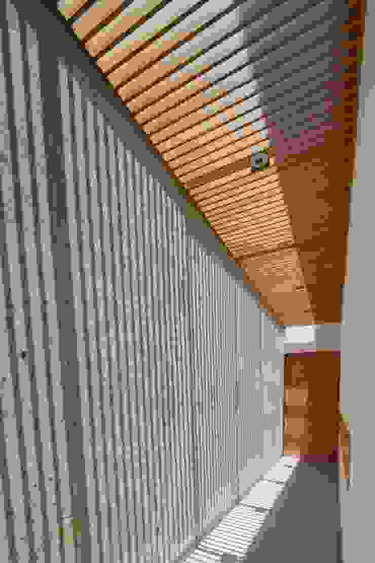 LGZ Taller de arquitectura Koridor & Tangga Modern Batu Beige